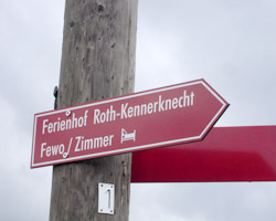 Schild zum Ferienhof Roth-Kennerknecht
